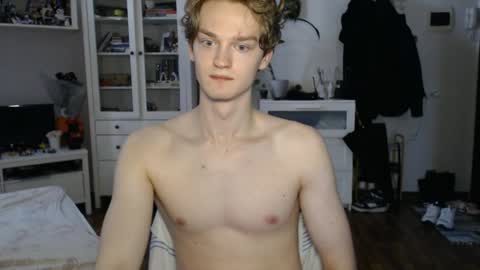 Snapshot of daniel_yumm chatting on June 4, 8:31 am Daniel online show from June 4, 8:31 am