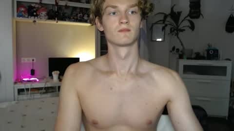 Snapshot of daniel_yumm chatting on June 24, 3:55 pm Daniel online show from June 24, 3:55 pm
