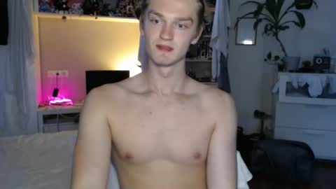 Snapshot of daniel_yumm chatting on June 28, 4:07 am Daniel online show from June 28, 4:07 am