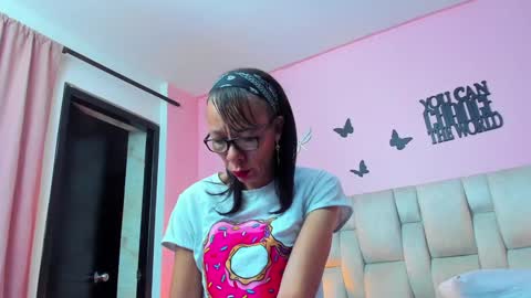 Snapshot of daniela_xue chatting on February 6, 2:44 am lorena online show from February 6, 2:44 am