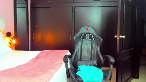 Snapshot of daniela_xue chatting on February 9, 8:54 am lorena online show from February 9, 8:54 am