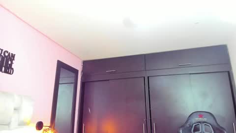 Snapshot of daniela_xue chatting on March 1, 2:26 am lorena online show from March 1, 2:26 am