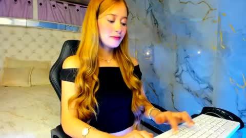 Snapshot of danielahill chatting on June 27, 3:44 am Danny online show from June 27, 3:44 am
