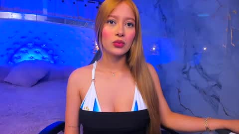 Snapshot of danielahill chatting on August 4, 3:43 am Danny online show from August 4, 3:43 am