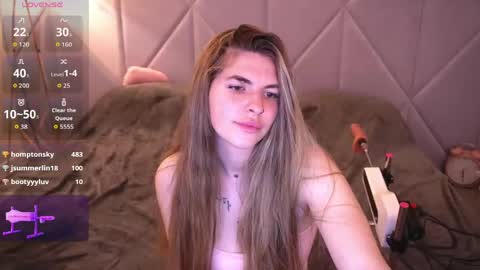 danielareign online show from April 29, 5:30 pm