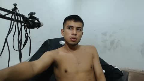 Snapshot of danielitopapii chatting on December 11, 8:18 pm danielitopapii online show from December 11, 8:18 pm