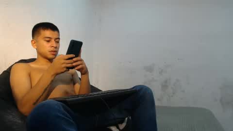 Snapshot of danielitopapii chatting on December 19, 2:35 pm danielitopapii online show from December 19, 2:35 pm