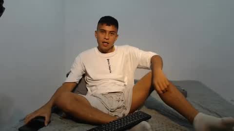 Snapshot of danielitopapii chatting on February 8, 4:47 am danielitopapii online show from February 8, 4:47 am