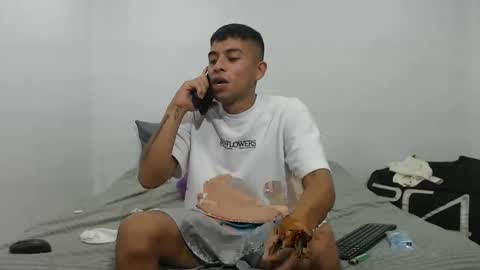 Snapshot of danielitopapii chatting on February 11, 12:06 am danielitopapii online show from February 11, 12:06 am