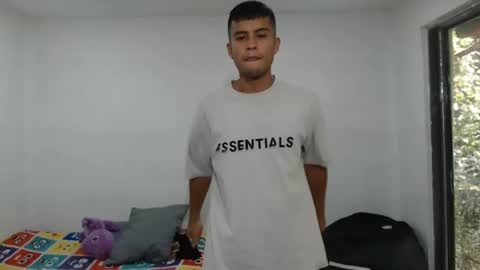 Snapshot of danielitopapii chatting on February 12, 6:09 pm danielitopapii online show from February 12, 6:09 pm