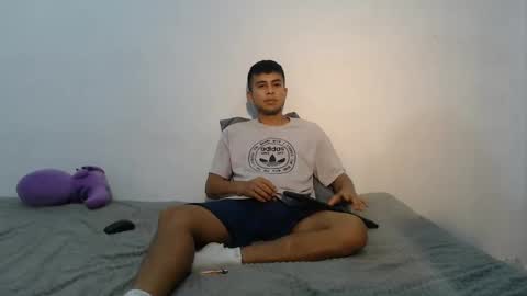 Snapshot of danielitopapii chatting on February 20, 5:01 am danielitopapii online show from February 20, 5:01 am