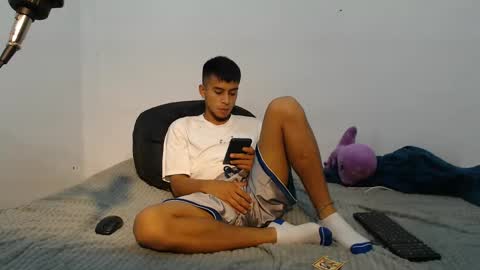 Snapshot of danielitopapii chatting on February 26, 2:59 am danielitopapii online show from February 26, 2:59 am