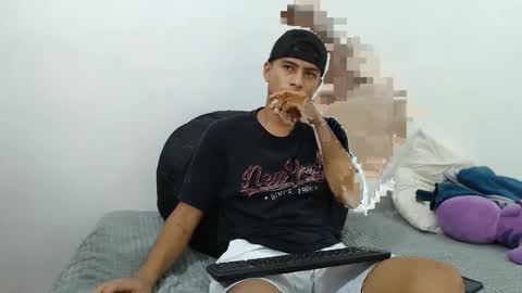 Snapshot of danielitopapii chatting on February 26, 6:54 pm danielitopapii online show from February 26, 6:54 pm