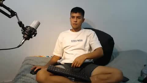 Snapshot of danielitopapii chatting on February 27, 5:13 am danielitopapii online show from February 27, 5:13 am