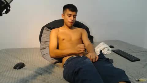 Snapshot of danielitopapii chatting on March 3, 11:24 pm danielitopapii online show from March 3, 11:24 pm