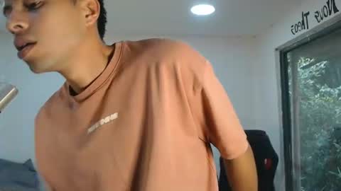 Snapshot of danielitopapii chatting on October 20, 6:52 pm danielitopapii online show from October 20, 6:52 pm