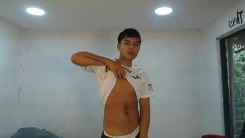 Snapshot of danielitopapii chatting on October 22, 12:27 pm danielitopapii online show from October 22, 12:27 pm