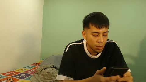 Snapshot of danielitopapii chatting on December 16, 1:10 am danielitopapii online show from December 16, 1:10 am