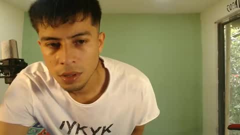 Snapshot of danielitopapii chatting on December 17, 4:35 pm danielitopapii online show from December 17, 4:35 pm