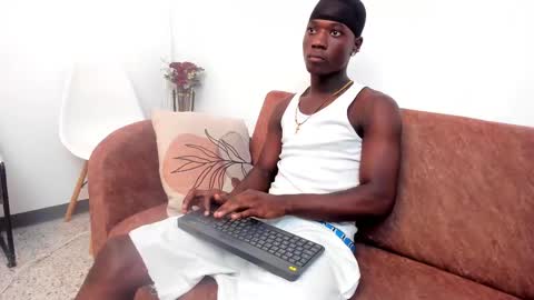 Snapshot of daniell_ferrari chatting on February 12, 12:37 am daniell_ferrari online show from February 12, 12:37 am