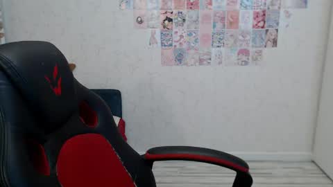 Snapshot of daniella_martin chatting on May 12, 12:19 am Daniella Martin online show from May 12, 12:19 am