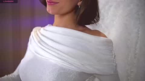 Snapshot of danielle_thomas chatting on March 9, 10:41 am Danielle online show from March 9, 10:41 am