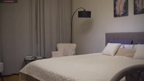 Snapshot of danielle_thomas chatting on September 20, 7:59 pm Danielle online show from September 20, 7:59 pm