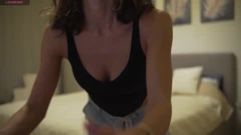 Snapshot of danielle_thomas chatting on September 21, 9:27 pm Danielle online show from September 21, 9:27 pm