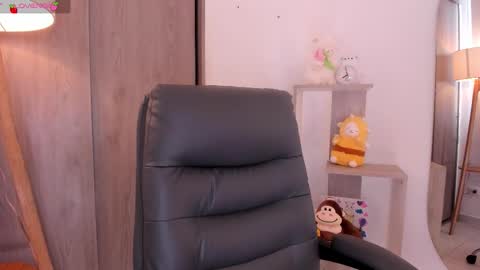 Snapshot of daniellerose_ chatting on October 31, 9:05 pm Danielle Rose online show from October 31, 9:05 pm