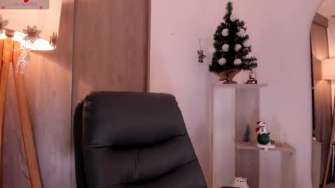 Snapshot of daniellerose_ chatting on December 3, 11:03 pm Danielle Rose online show from December 3, 11:03 pm