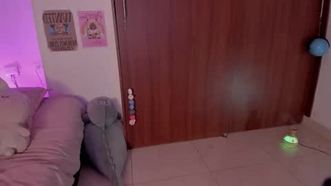 Snapshot of danii_boobs chatting on November 8, 4:23 am danii_boobs online show from November 8, 4:23 am