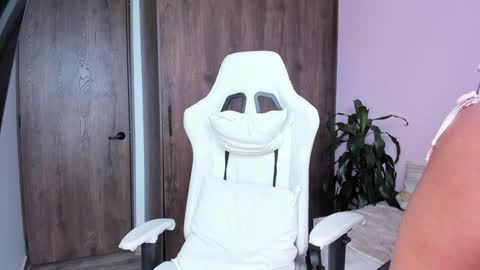 Snapshot of danii_jimenez chatting on December 19, 6:56 pm Daniela online show from December 19, 6:56 pm