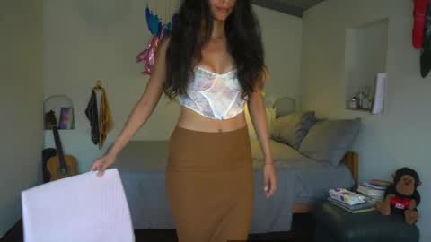 danalle .. online show from April 18, 5:28 pm