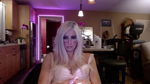 DanikaWhite69 online show from September 22, 5:53 am