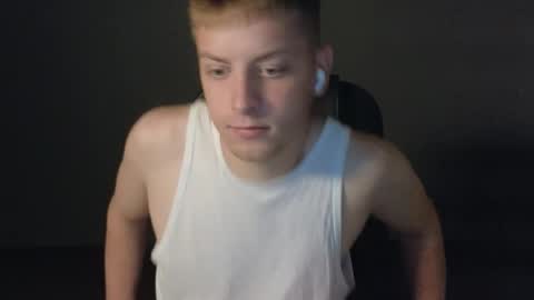 Snapshot of danila_trezzini chatting on May 19, 1:56 am danila online show from May 19, 1:56 am