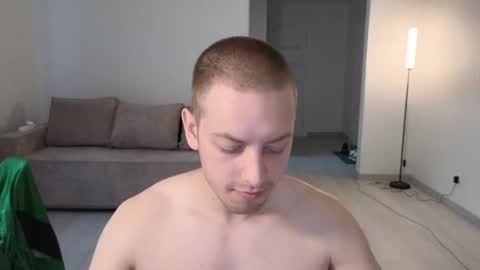 Snapshot of danila_trezzini chatting on July 17, 5:03 am danila online show from July 17, 5:03 am