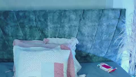 Snapshot of daninianderson chatting on May 4, 1:23 am daninianderson online show from May 4, 1:23 am