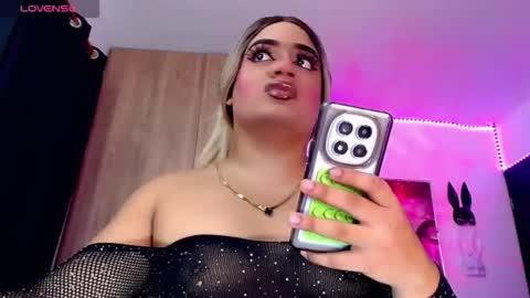 Snapshot of danipein chatting on October 1, 11:38 am danipein online show from October 1, 11:38 am