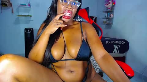 Snapshot of danisabrownn chatting on June 6, 6:12 pm danisabrownn online show from June 6, 6:12 pm
