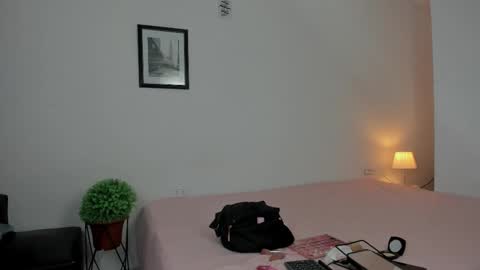 danka_smith online show from September 11, 10:10 pm