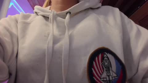 Pau online show from April 24, 2:58 am