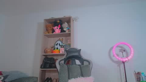 Snapshot of danna_bella2 chatting on May 16, 7:45 pm danna isabella online show from May 16, 7:45 pm