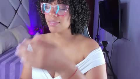 Snapshot of danna_berry chatting on October 1, 8:15 pm DannaBerry online show from October 1, 8:15 pm