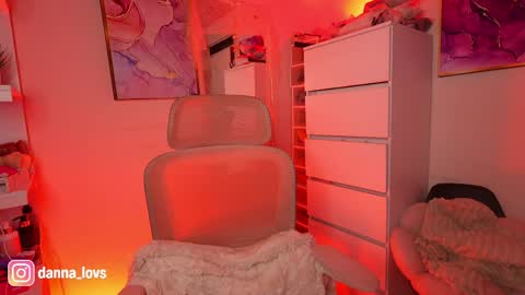 Danna Lovs online show from April 15, 1:40 pm