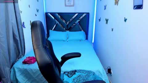 Danna martinezz online show from December 22, 9:01 pm