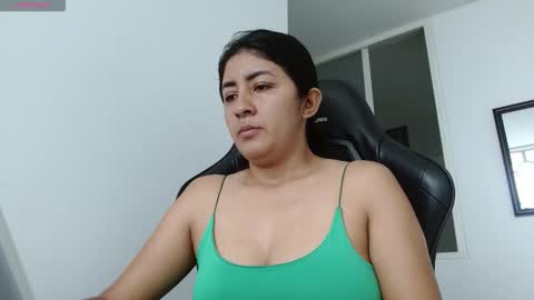 Snapshot of danna_peterson chatting on November 26, 12:06 pm Danna online show from November 26, 12:06 pm