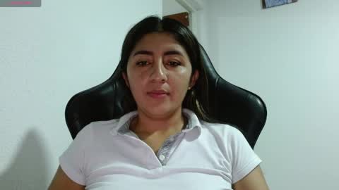 Snapshot of danna_peterson chatting on May 7, 12:16 am Danna online show from May 7, 12:16 am