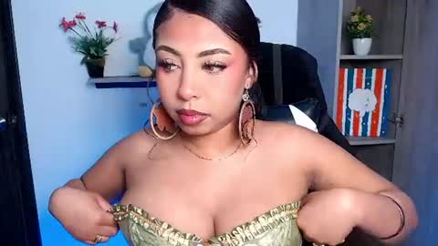 Snapshot of danna_schmidt23 chatting on July 12, 8:27 am Danna online show from July 12, 8:27 am