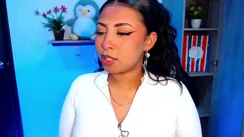 Snapshot of danna_schmidt23 chatting on August 6, 9:22 am Danna online show from August 6, 9:22 am