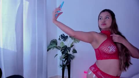 Snapshot of danna_stewart chatting on February 21, 9:43 pm Paulina online show from February 21, 9:43 pm